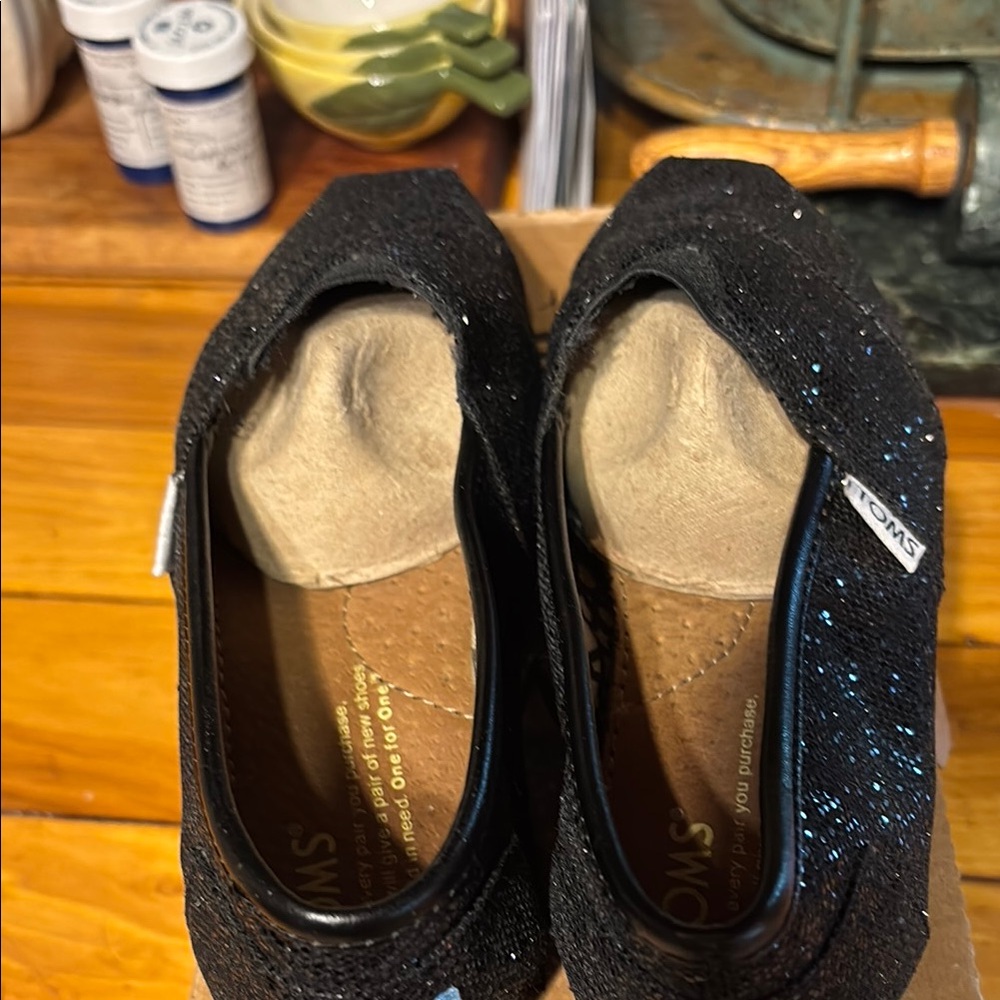 TOMS Women's Black Glitter Classics - Picture 4 of 12